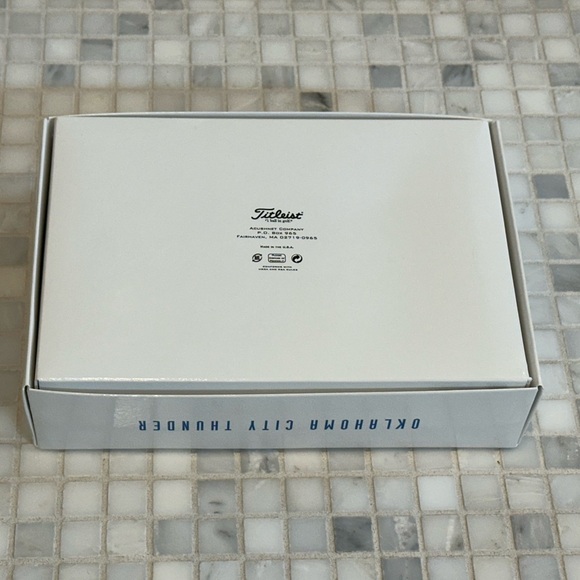 New OKC Thunder Titleist Pro V1 Golf Balls Dozen - Picture 6 of 6